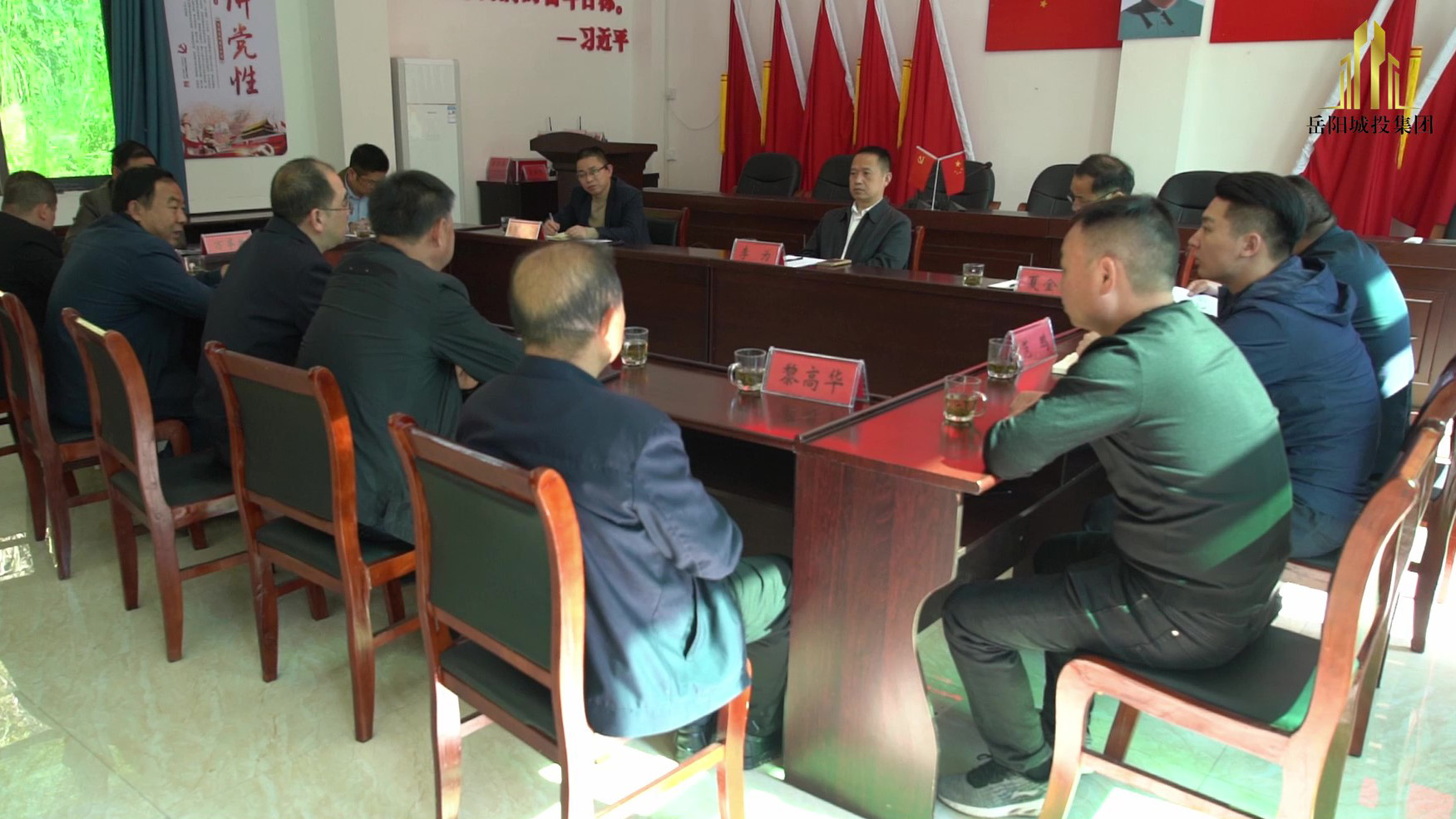 11.10李為副市長(zhǎng)深入平江扶貧_Moment.jpg 11.10李為副市長(zhǎng)深入平江扶貧_Moment.jpg